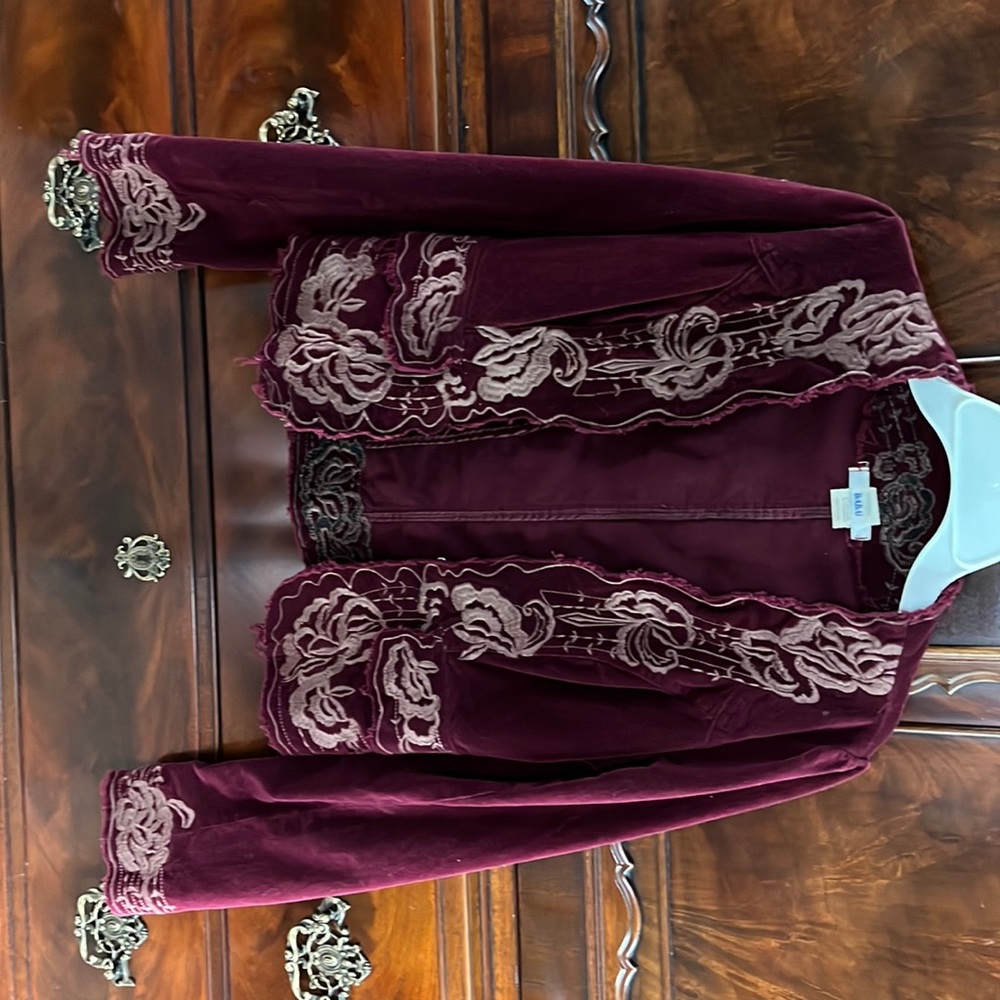 Embroidered crop blazer